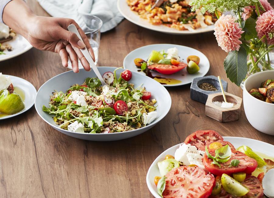 wesrf-261452-EatWell-FamilyStyleLunchandDinner4-Hi-9900000000079e3c.jpg