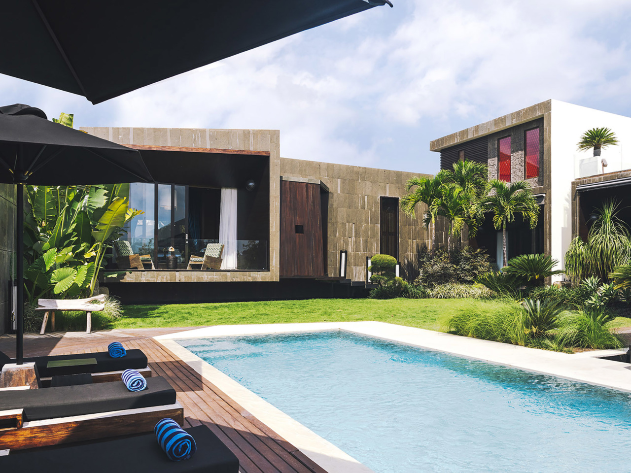 7.-Villa-Kayajiwa-Pool-area-1280x960.jpg