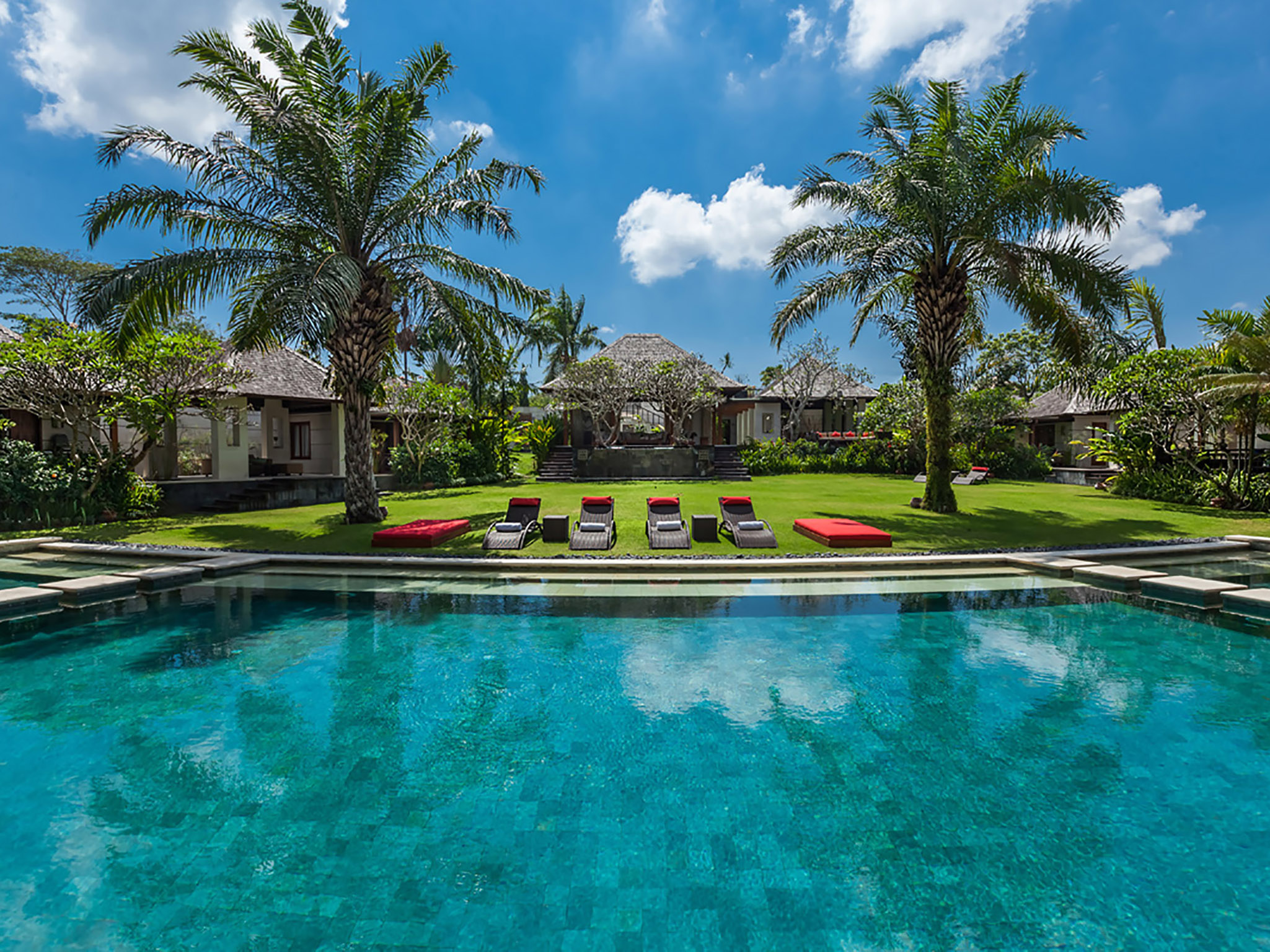 1.-The-Beji-Overlooking-from-the-pool.jpg