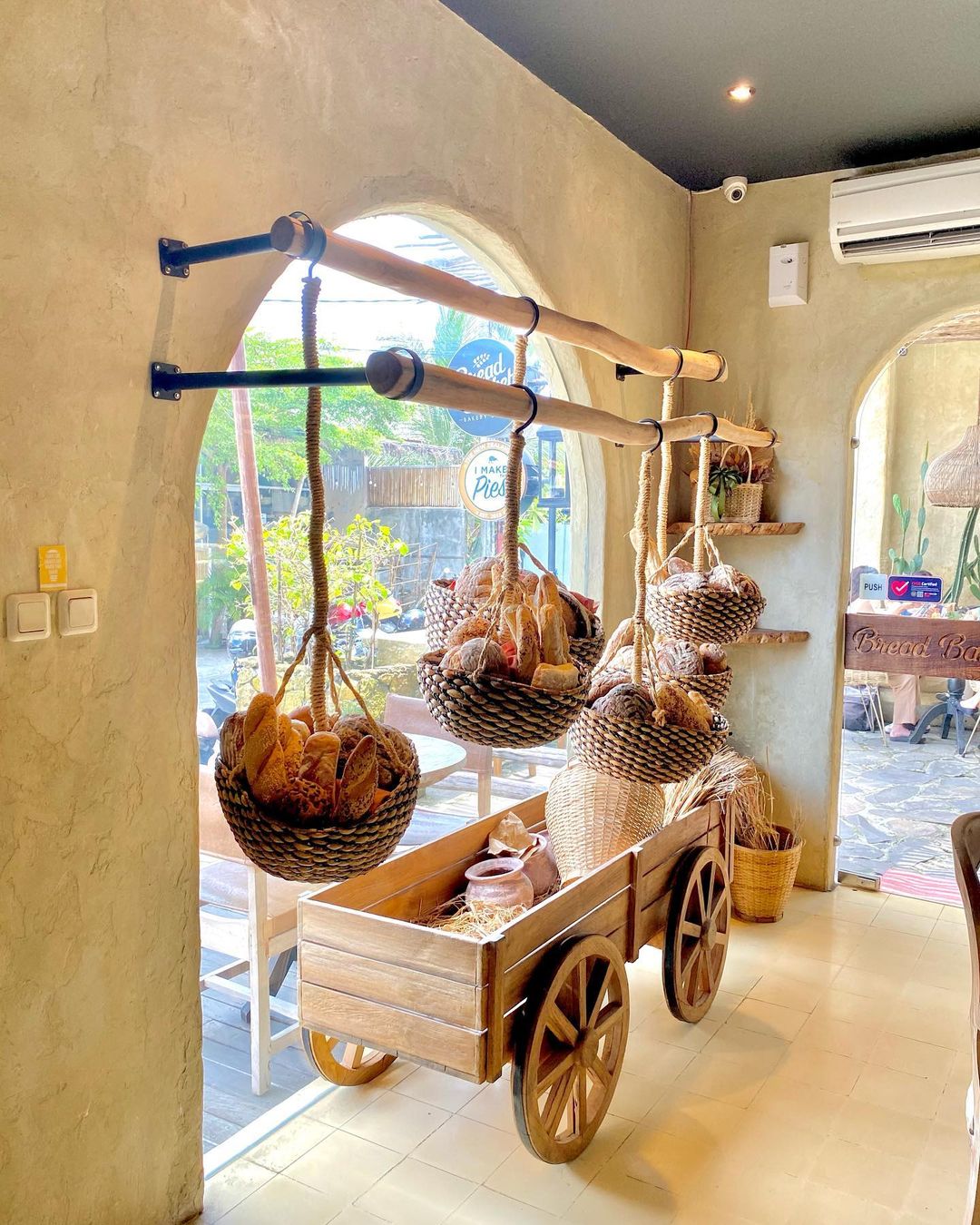Bread Basket Bali Sanur/Canggu 07002000 & Uluwatu/Kerobokan 0700